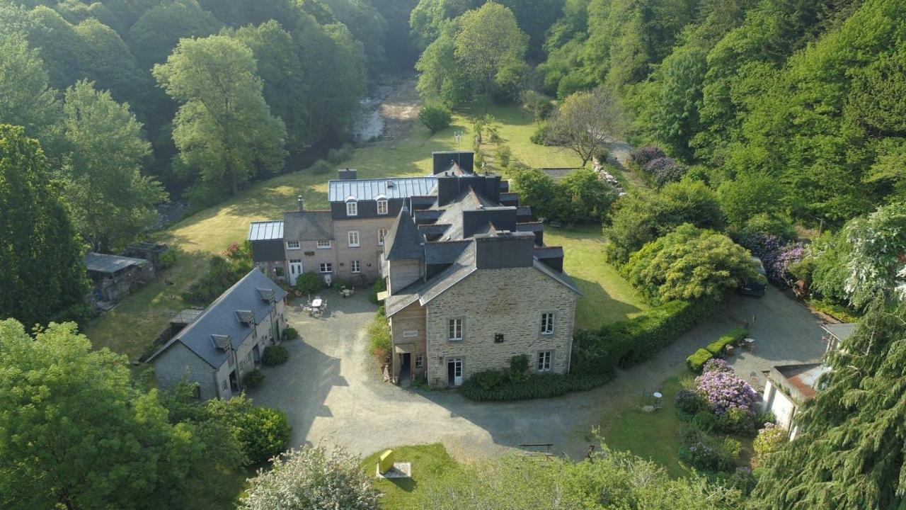 Domaine Des Papeteries Bed & Breakfast Plounevez-Moedec Екстериор снимка